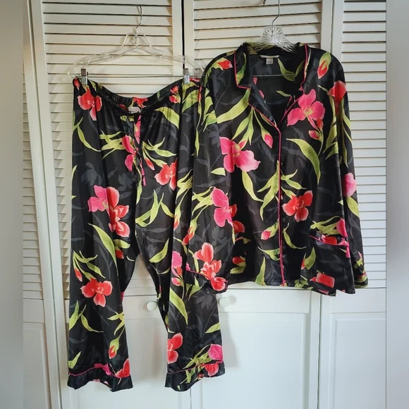 Victorias secret 2pc satin pjs set - Picture 3 of 6